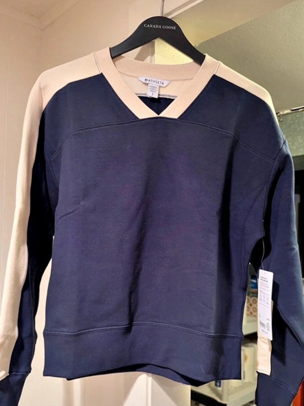 Athleta Forever Fleece V-Neck Sweatshirt Color Block V-Neck NWT Size Small